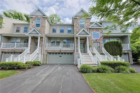 73 N River Dr, Fishkill, NY 12508
