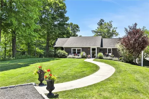 177 White Schoolhouse Rd, Rhinebeck, NY 12572