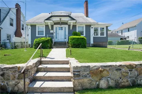 286 Roberts Ave, Yonkers, NY 10703