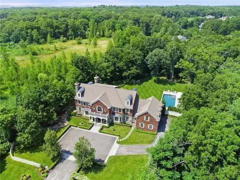 14 Carriage Hill Rd, Harrison, NY 10604