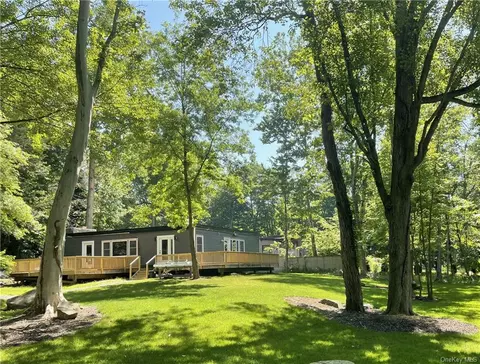 6 Indian Hill Ln, Orangetown, NY 10964