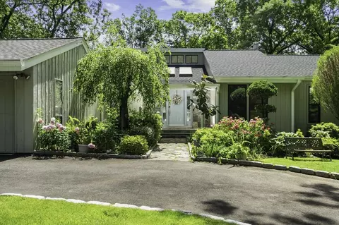 99 Law Rd, Briarcliff Manor, NY 10510