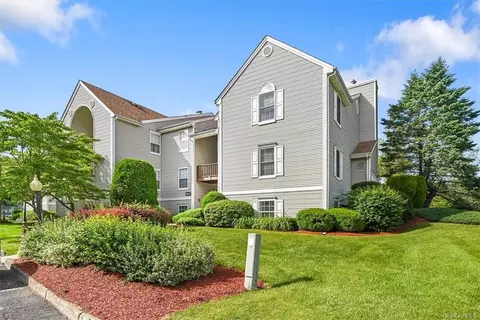 1048 Washington Grn, New Windsor, NY 12553