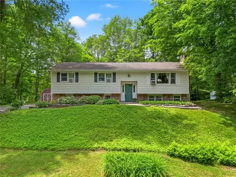 234 Rossway Rd, Pleasant Valley, NY 12569