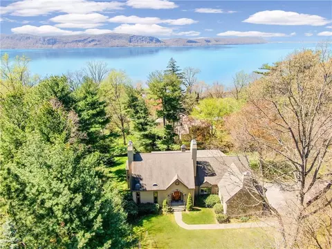 40 Linden Cir, Briarcliff Manor, NY 10510