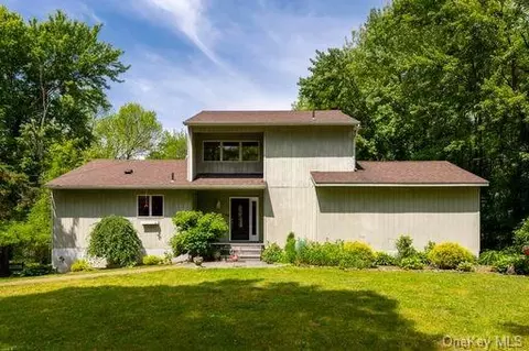 226 Rombout Rd, La Grange, NY 12569