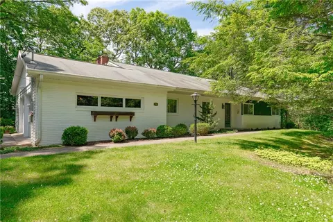 10 Woodward Rd, Poughkeepsie, NY 12603