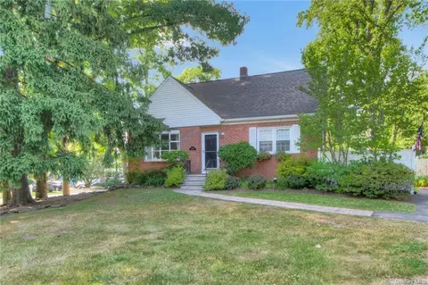 8 Nelson Pl, Clarkstown, NY 10954