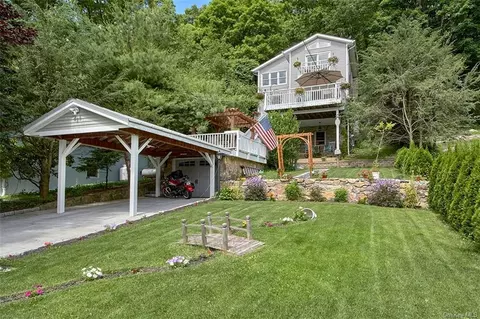 65 Ellen Ave, Mahopac, NY 10541