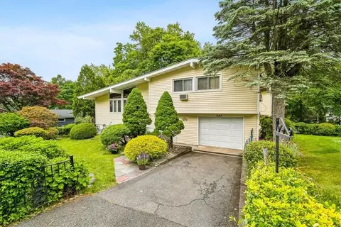 547 Ashford Ave, Greenburgh, NY 10502