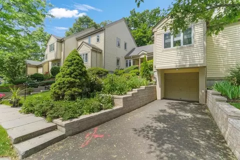4404 Manor Dr, Peekskill, NY 10566