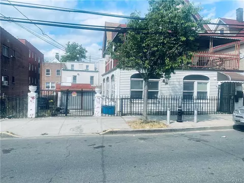 833 E 214th St, Bronx, NY 10467