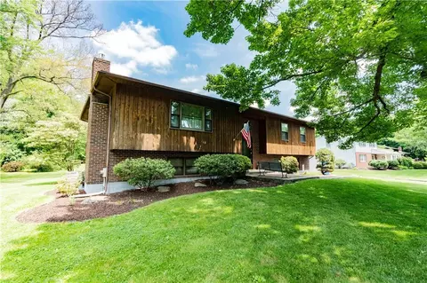 28 Newhard Pl, East Fishkill, NY 12533