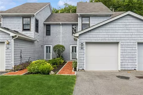 93 Jonathan Dr, Mahopac, NY 10541