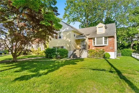 8 Eton Pl, Eastchester, NY 10709