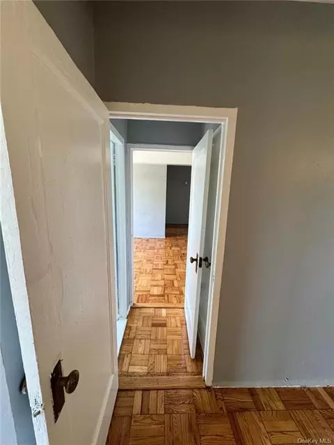 1690 Metropolitan Ave #7D, Bronx, NY 10462