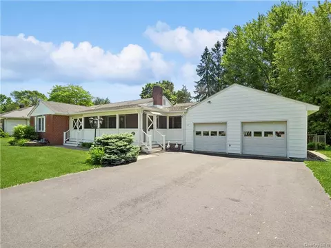 8 Lorraine Blvd, Poughkeepsie, NY 12603