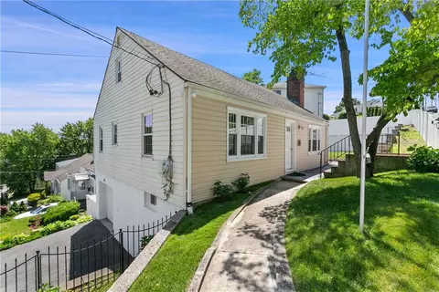 140 Amackassin Ter, Yonkers, NY 10703
