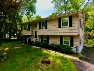 324 Greenbush Rd, Orangetown, NY 10913