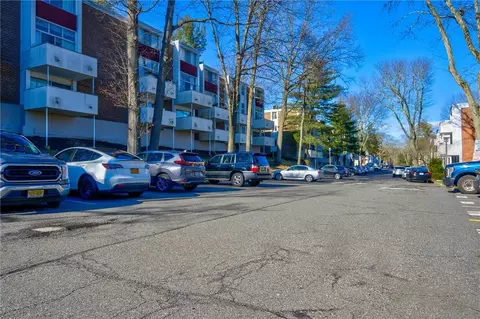 1515 Fox Glen Dr, Greenburgh, NY 10530