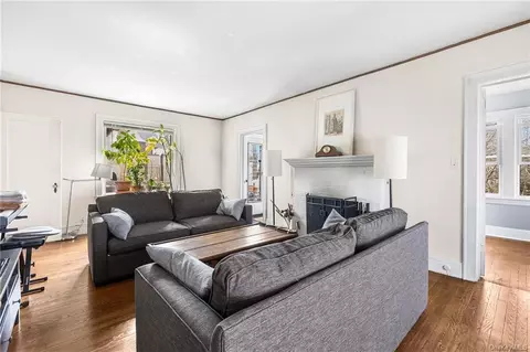 15 Edna St, White Plains, NY 10606