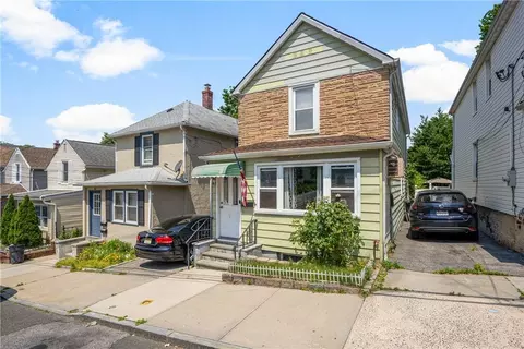 63 Woodbury St, New Rochelle, NY 10805