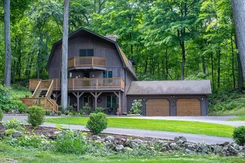 17 Round Hill Rd, Washingtonville, NY 10992