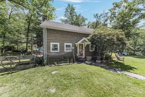 202 Canopus Hollow Rd, Putnam Valley, NY 10579