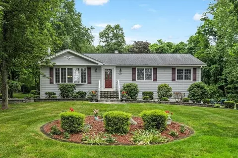 367 Smith Rd, Yorktown, NY 10598