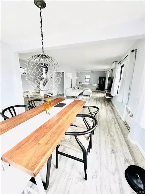 34-25 208th St, Bayside, NY 11361