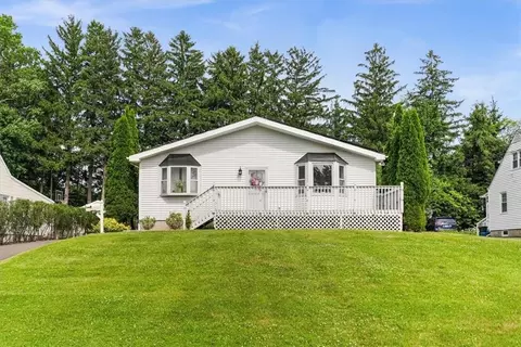 18 Caravella Ln, Clarkstown, NY 10954