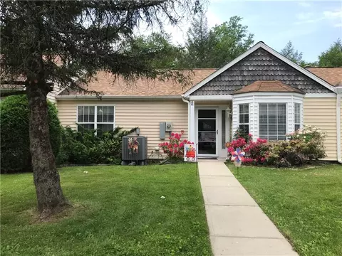 95 Hidden Ridge Dr, Thompson, NY 12701