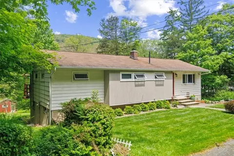 218 Clove Rd, Blooming Grove, NY 12577