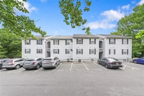 5 Lexington Hl #8, Monroe, NY 10926