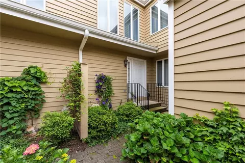 220 Aspen Ter, Poughkeepsie, NY 12601