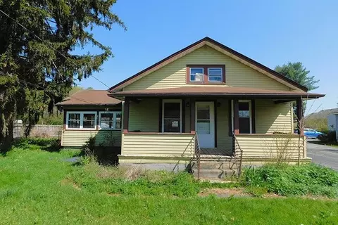 128 West Rd, Pleasant Valley, NY 12569