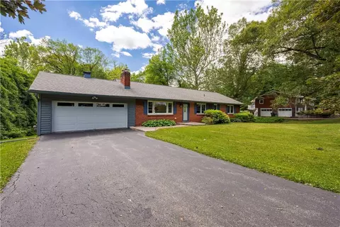 30 Edgehill Dr, Wappinger, NY 12590