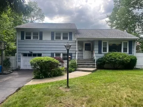2 Inwood Ln, Ramapo, NY 10977