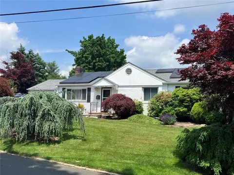 104 Holbrooke Rd, White Plains, NY 10605