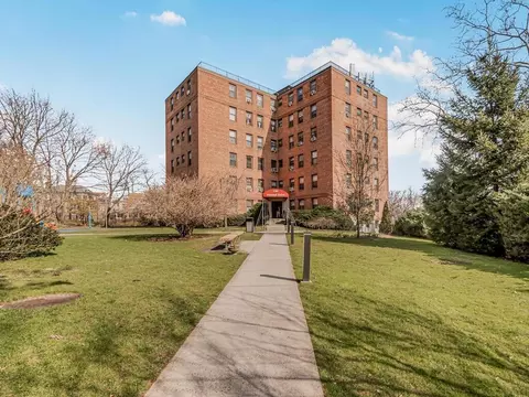 180 Pearsall Dr #2D, Mount Vernon, NY 10552