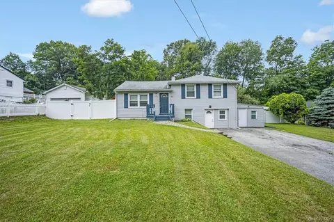 13 Ash Ave, New Windsor, NY 12553