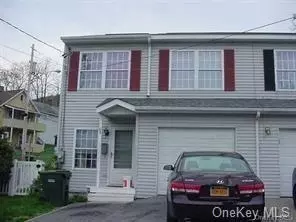 65 Center St, Highlands, NY 10928
