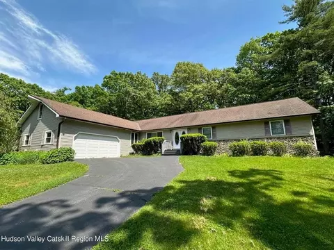 163 Hilltop Rd, Saugerties, NY 12477
