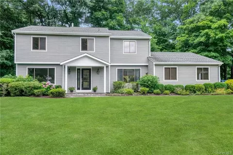 15 Pea Pond Ln, Mount Pleasant, NY 10510