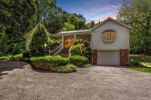 288 Chappaqua Rd, Briarcliff Manor, NY 10510