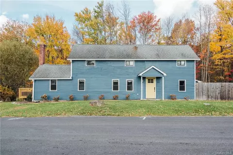 655 Oregon Trl, Shawangunk, NY 12566