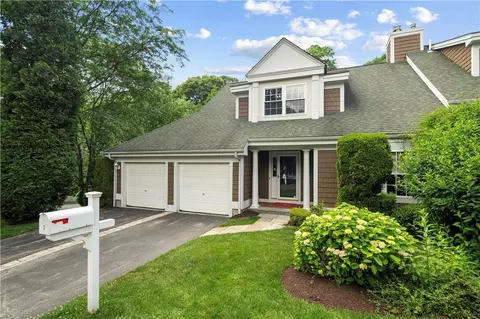 2 Winterberry Ln, Briarcliff Manor, NY 10510