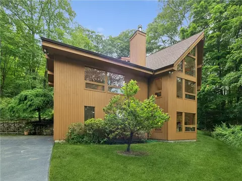 69 Canopus Hill Rd, Putnam Valley, NY 10579