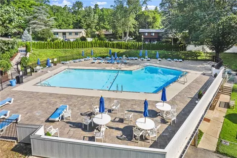 621 Colony Dr, Greenburgh, NY 10530