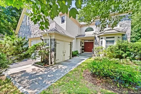 10 Westhaven Ln, White Plains, NY 10605